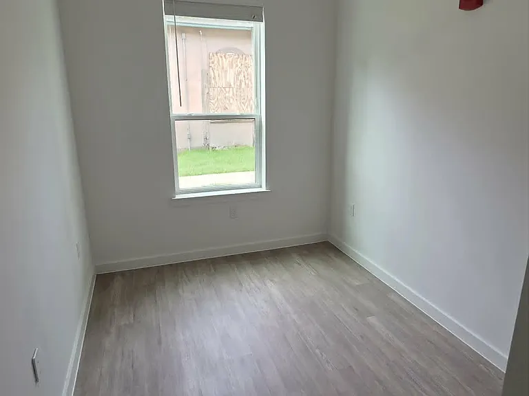 Memorial Apartments — Photo 16