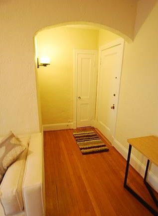 4th image of 2810 Kensington Ave #U4