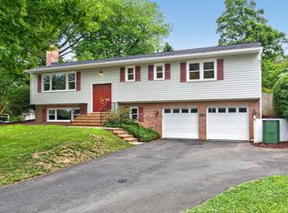 1933 Relda Ct, Falls Church, VA 22043