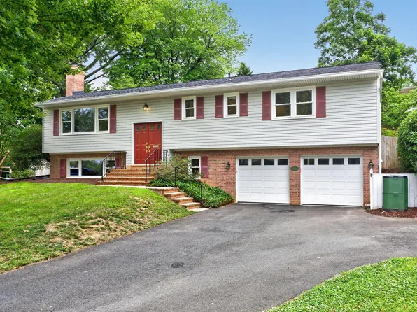 1933 Relda Ct, Falls Church, VA 22043