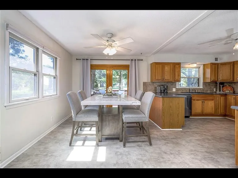 9110 Farley Ln — Photo 38