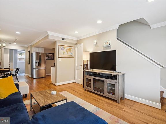 3rd image of 625 N Alfred St