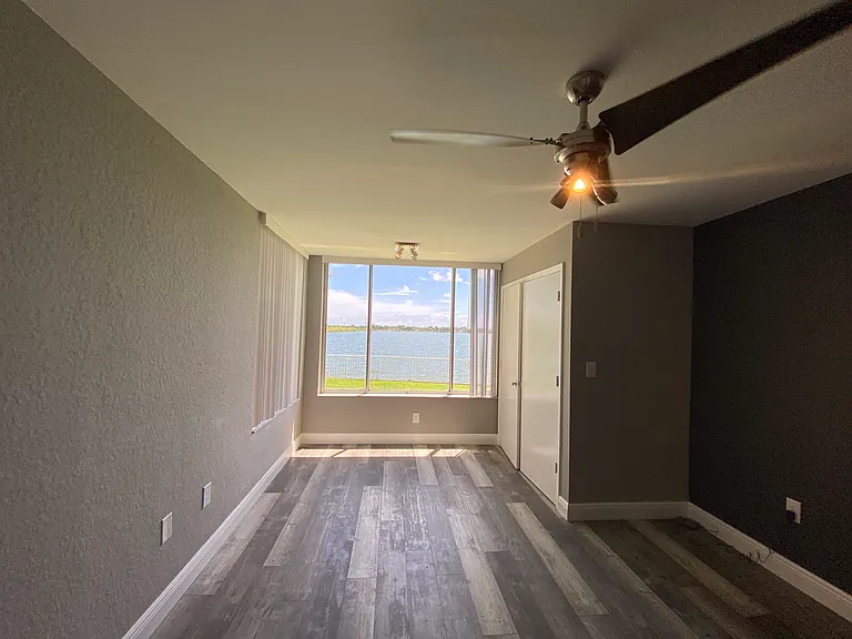 2831 N Oakland Forest Dr #101 — Photo 60
