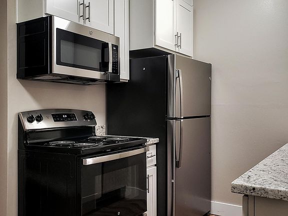 4th image of 2110 N Oakes St APT 1