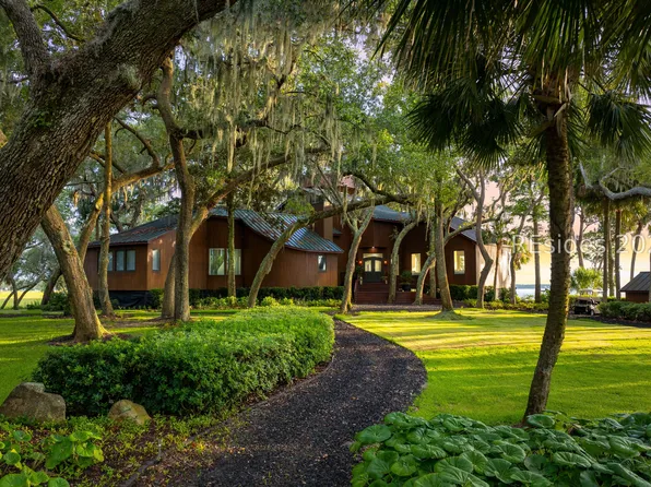 100 Brams Point Rd, Hilton Head Island, SC 29928