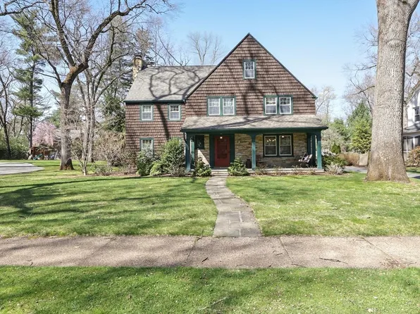 20 Brittany Rd, Longmeadow, MA 01106