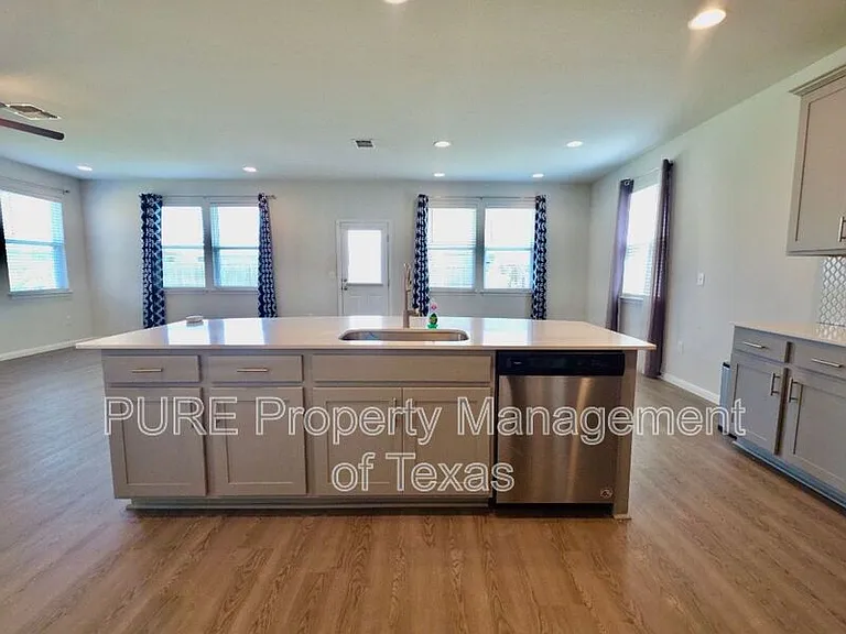 10400 Alemoor Dr — Photo 8