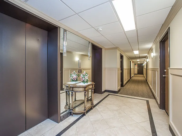 530 N Main Street - The Townhouse. — Photo 7