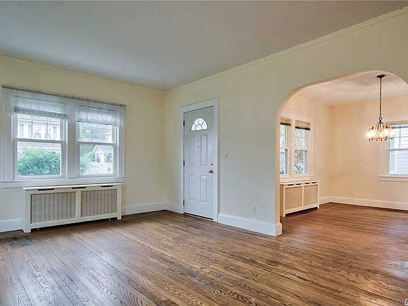 4th image of 8 Kew Ave