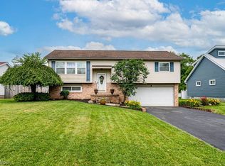 1759 Arbor Dr, Mineral Ridge, OH 44440