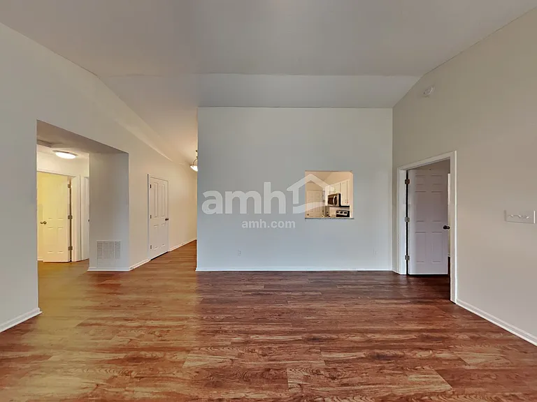 8284 Shattuck Dr — Photo 7