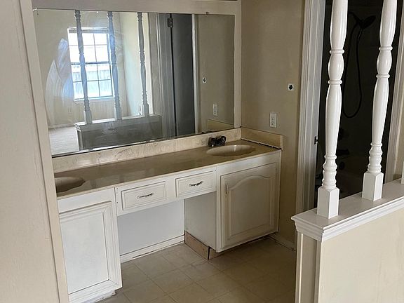 2nd image of 2046 Cologne Dr