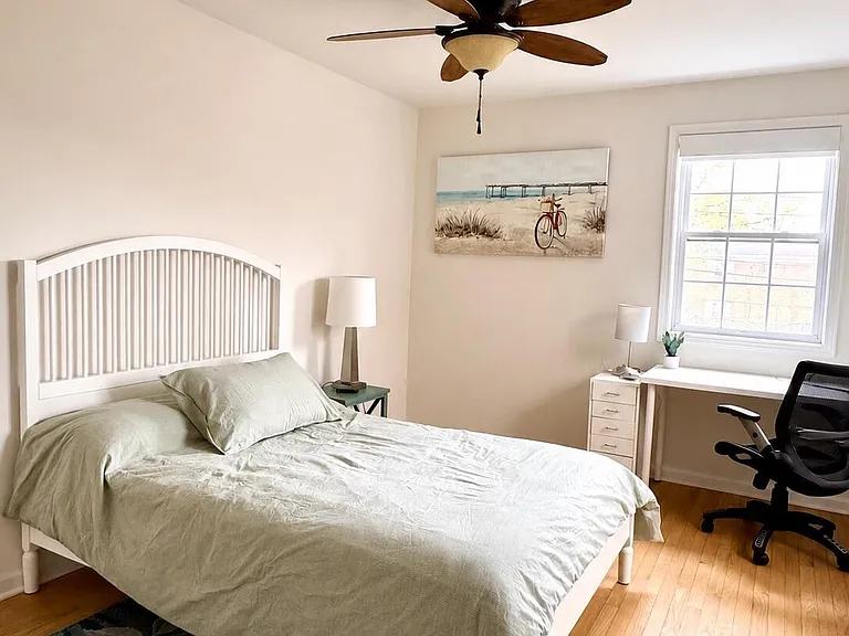 561 Monmouth Ave — Photo 15
