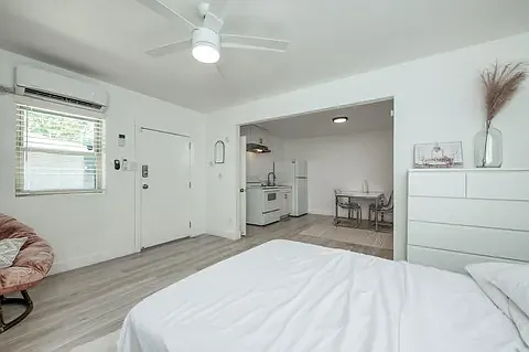 805 N Echo Ave — Photo 10