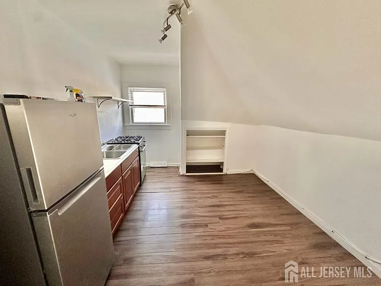121 Kossuth St #2 — Photo 4