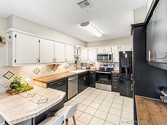 5th image of 18047 S Quail Meadow Dr