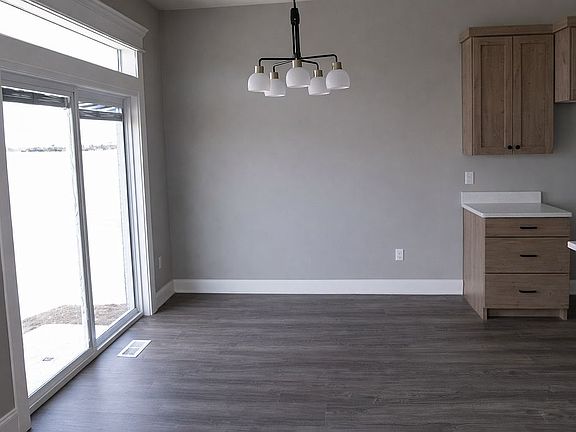 4th image of 3925 Apollo Dr