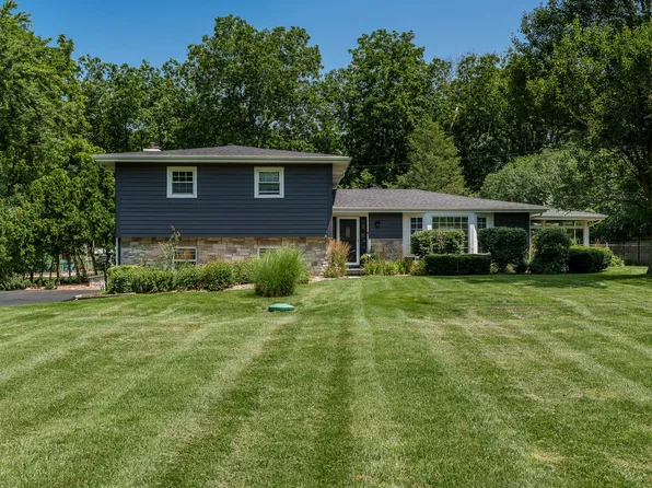 3270 Middlesax Dr, Long Grove, IL 60047