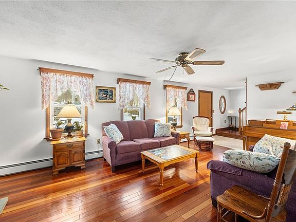 5th image of 940 East Ave