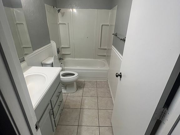 4th image of 618 Berkshire St #618