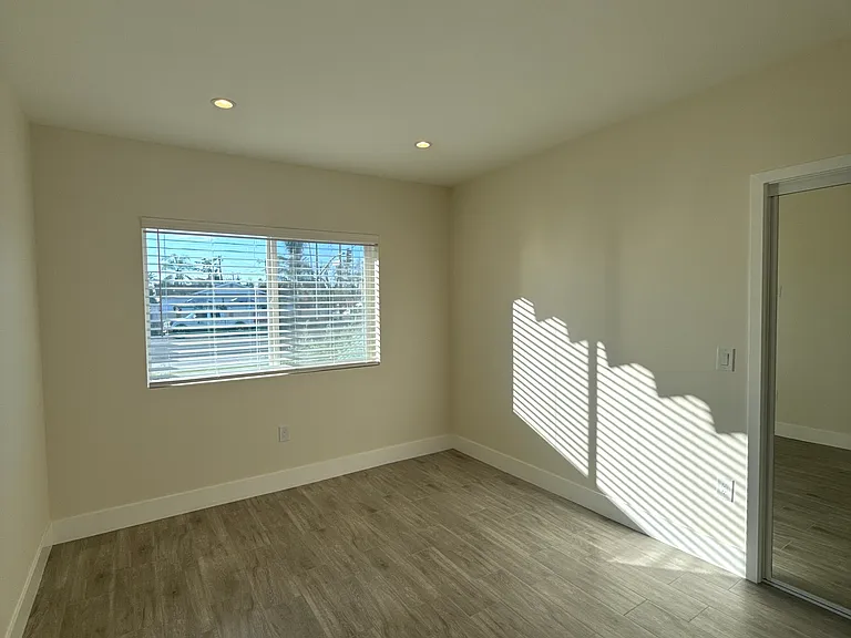 22361 Roscoe Blvd — Photo 6