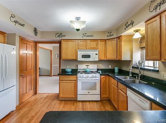 4th image of 2836 Mystic Dr