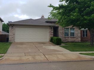 1909 Ramada Trl, Justin, TX 76247