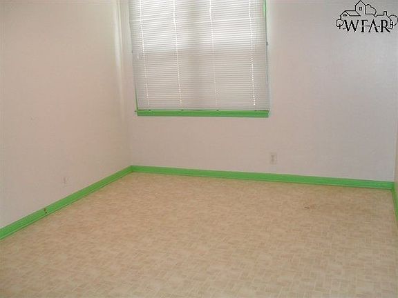 5th image of 202 S Holly St