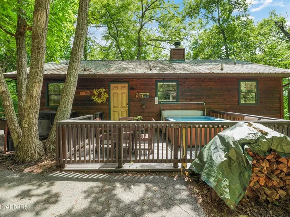 615 Iron Mountain Rd, Pigeon Forge, TN 37863