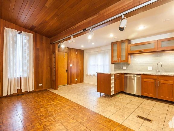 2nd image of 1936 N Lincoln Ave #1