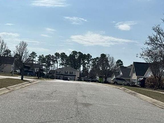 4th image of 14 Finch Wood Dr