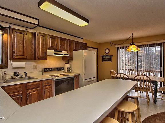 5th image of 538 Parkwood Dr