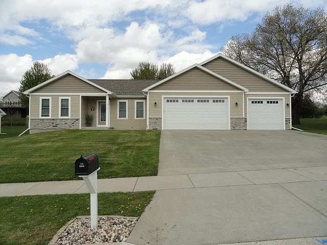1st image of 525 Eagle Ridge Ln