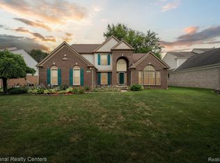 6160 Meadowview Dr, Canton, MI 48187