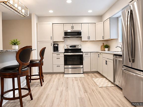 3rd image of 375 W Valley Cir APT B