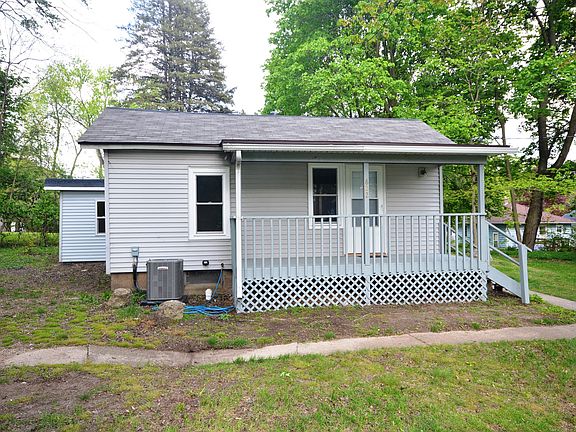 2nd image of 822 N Berrien St