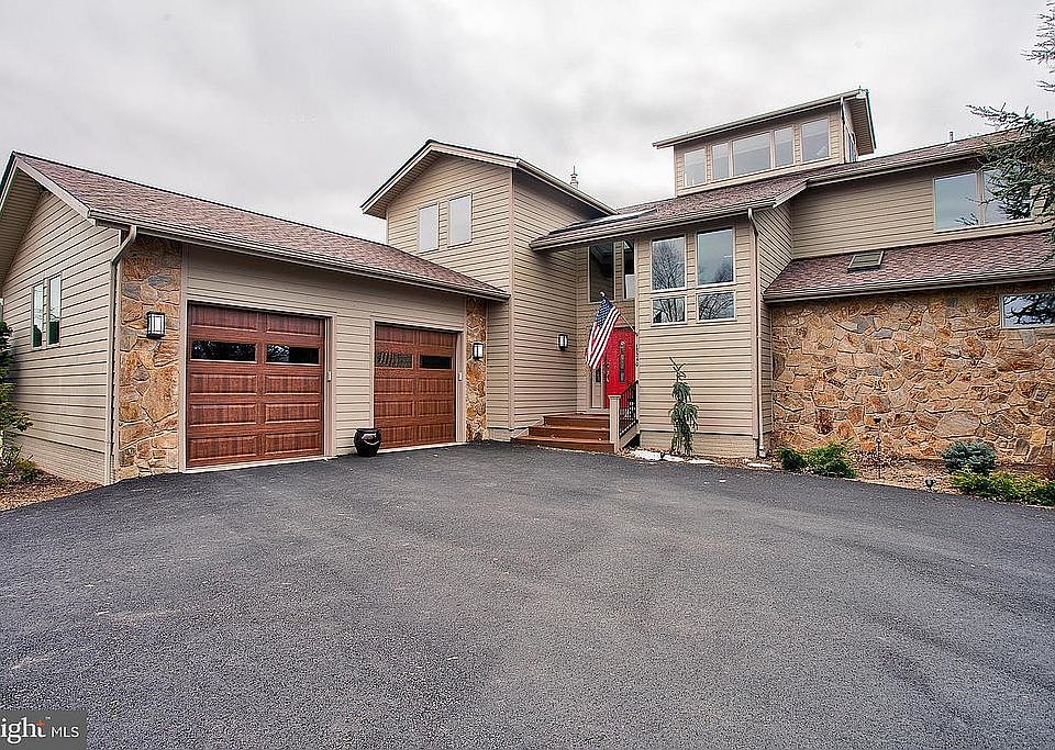 1st image of 18240 Turnberry Dr