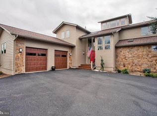 18240 Turnberry Dr, Round Hill, VA 20141