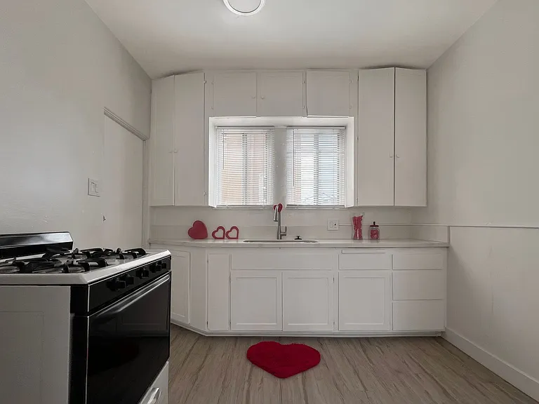 1045 Saint Louis Ave — Photo 4