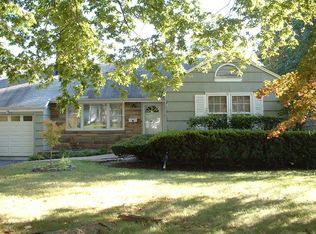 125 Woolsey Ave, Glen Cove, NY 11542