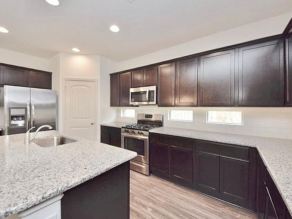 4th image of 18325 Urbano Dr