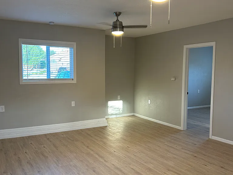 1407 Chase St — Photo 6