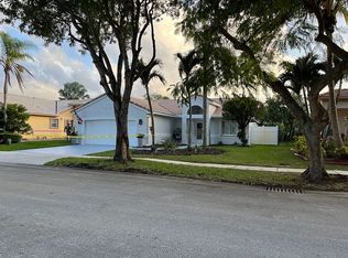 16354 SW 6th St, Pembroke Pines, FL 33027