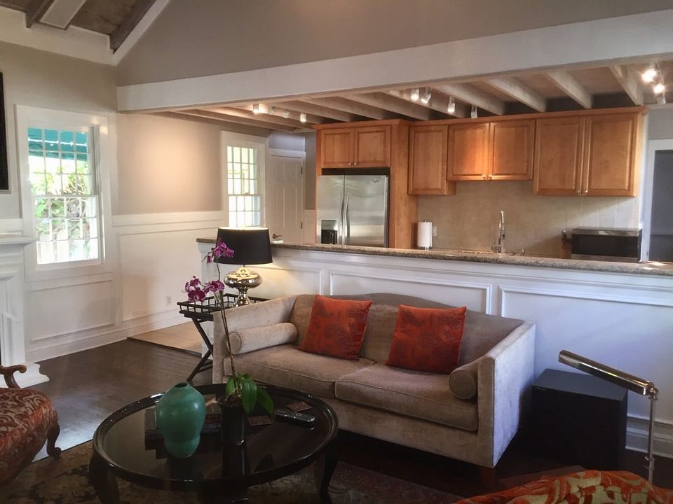 1st image of 826 Olivia St