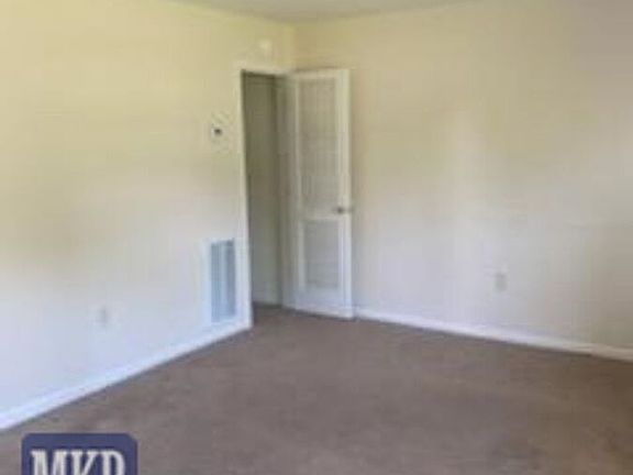 5th image of 526 Albemarle Ave SE #526