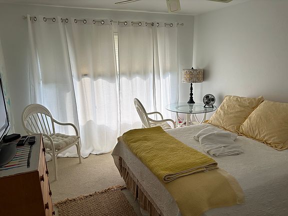 3rd image of 109 Courtside Dr