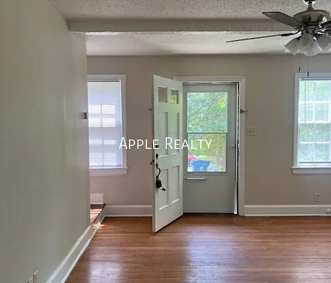 102 W Maynard Ave #A — Photo 8