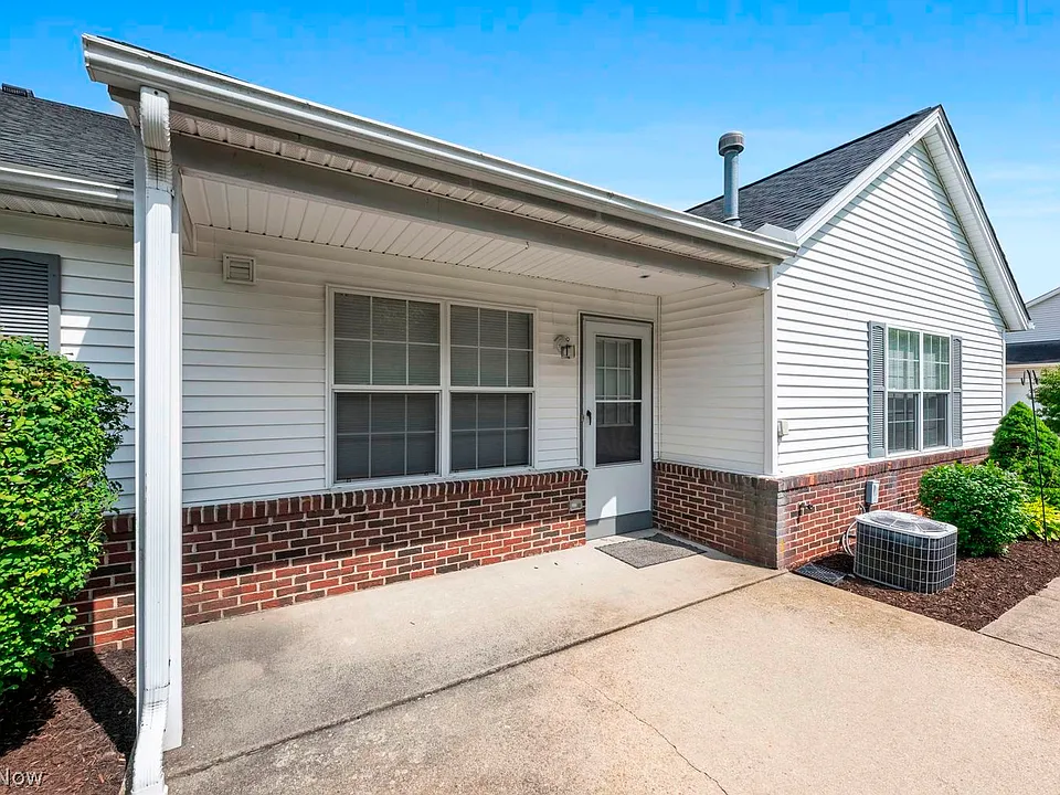 9215 Hickory Ridge Dr