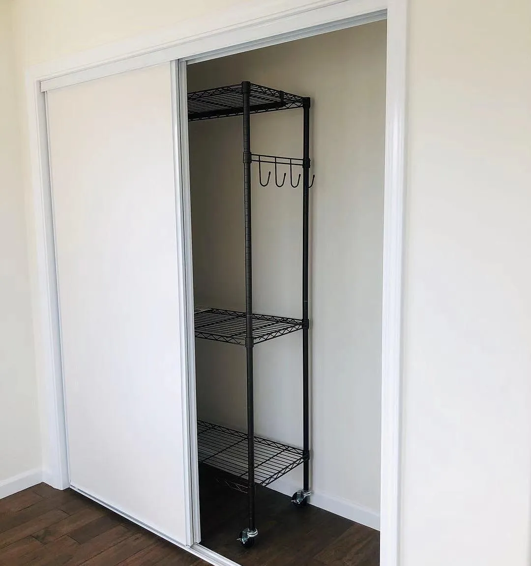 2 bed, 800 sqft, $2,300 — Photo 2