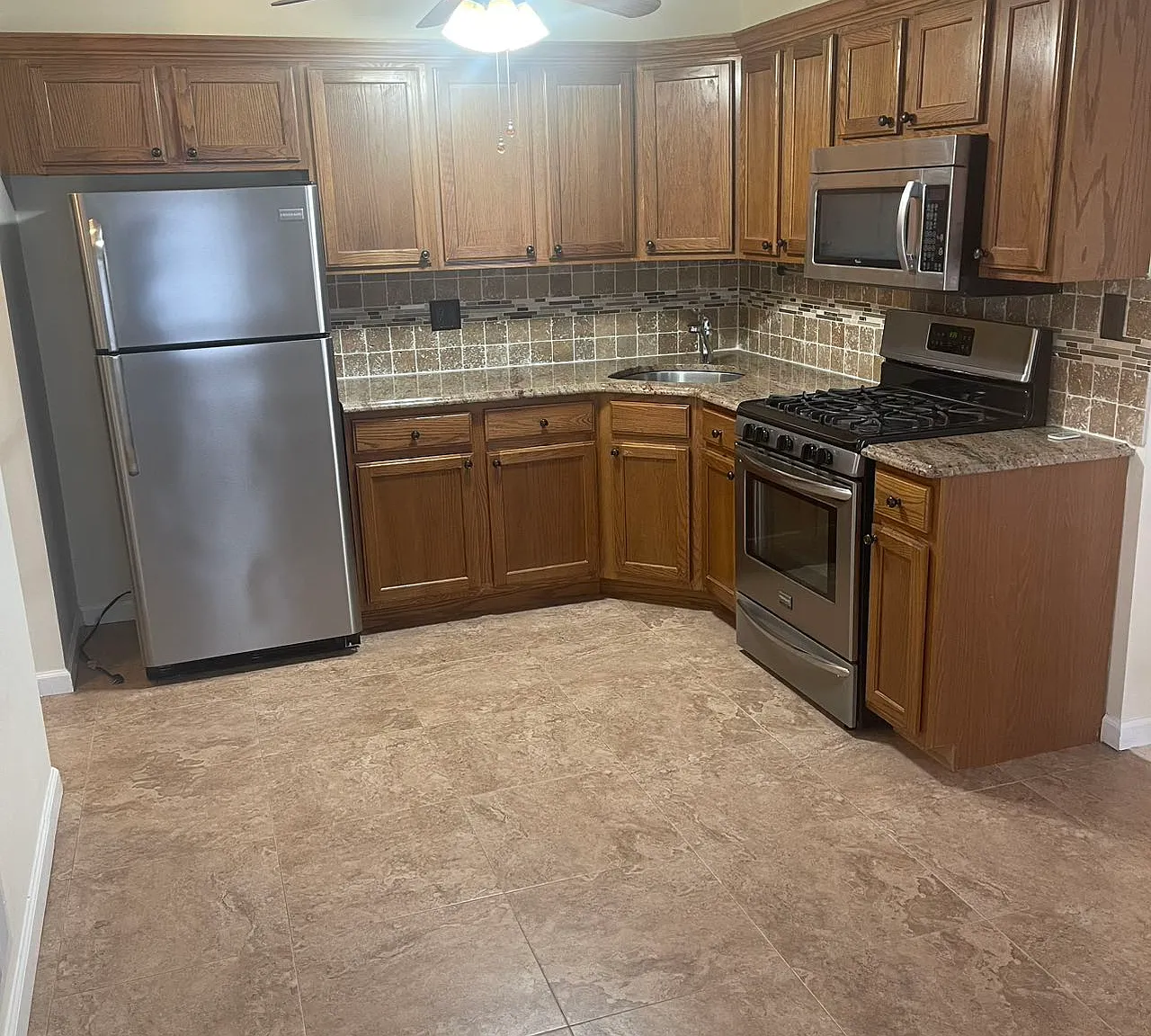 1 bed, 400 sqft, $1,800 — Photo 2
